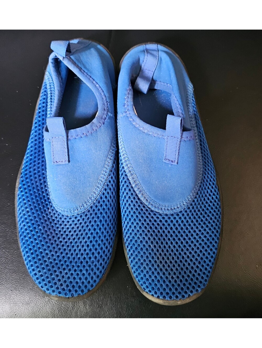 Boys size 2 3 watershoes euc